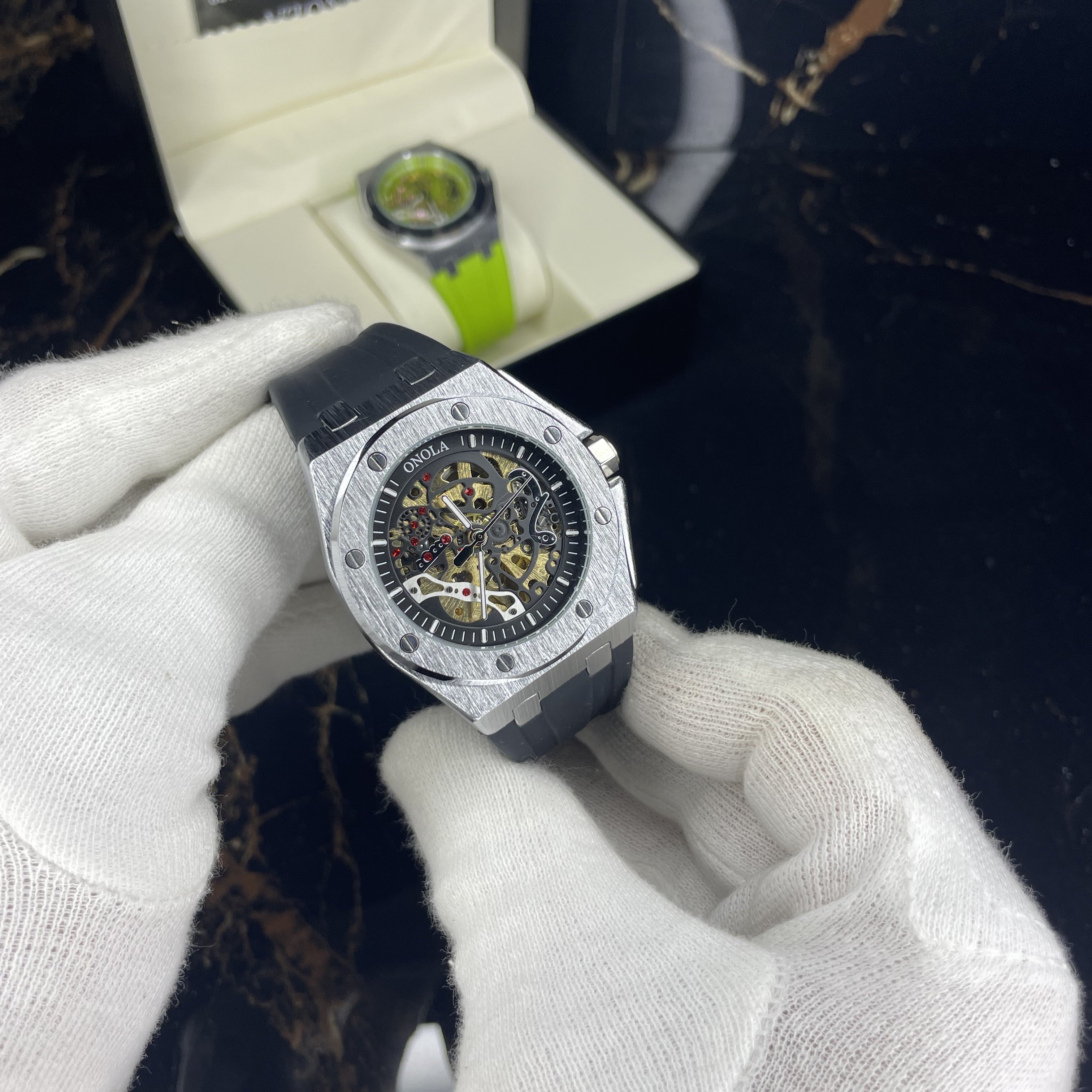 alpha(black silver)
