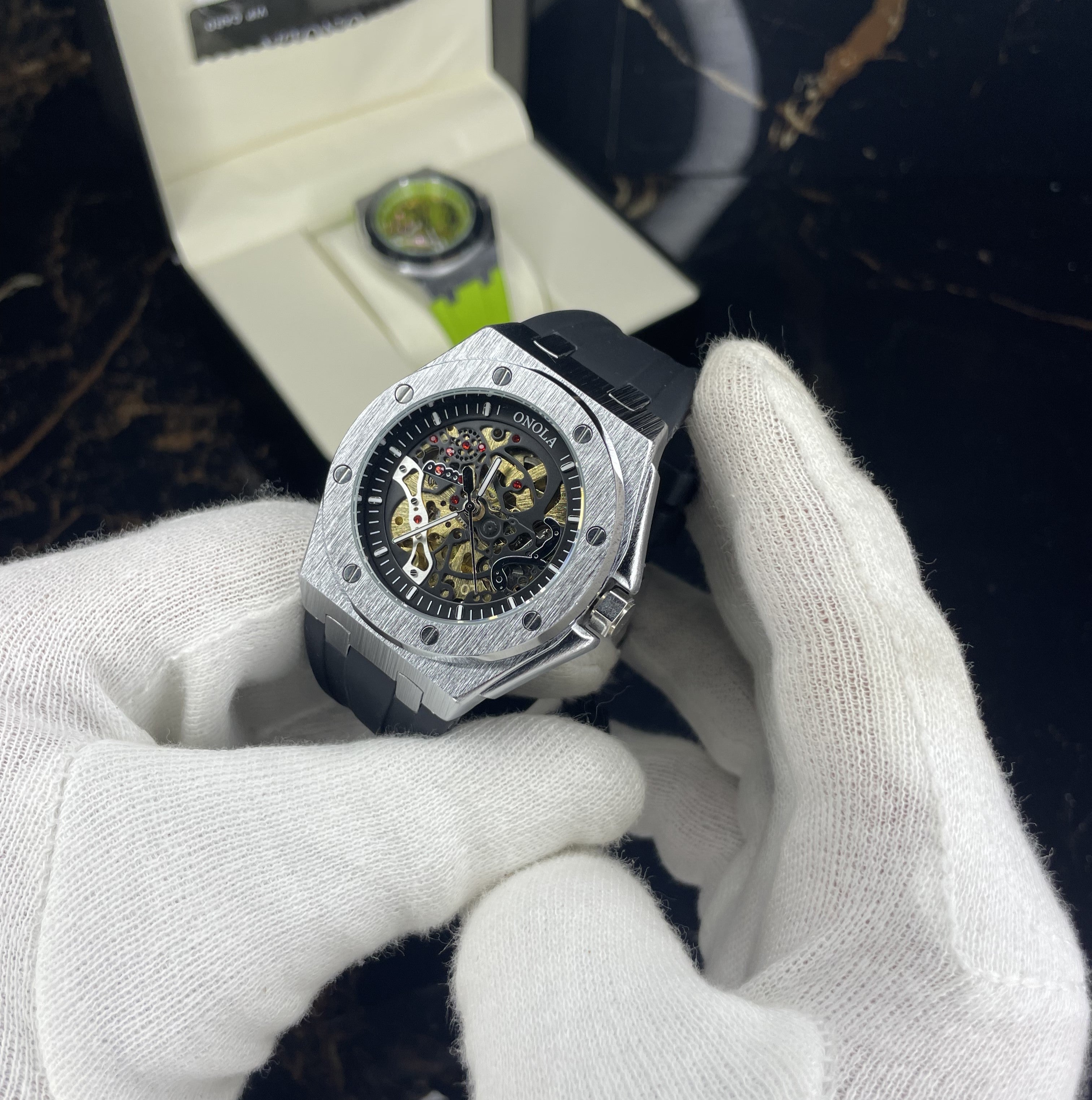 alpha(black silver)