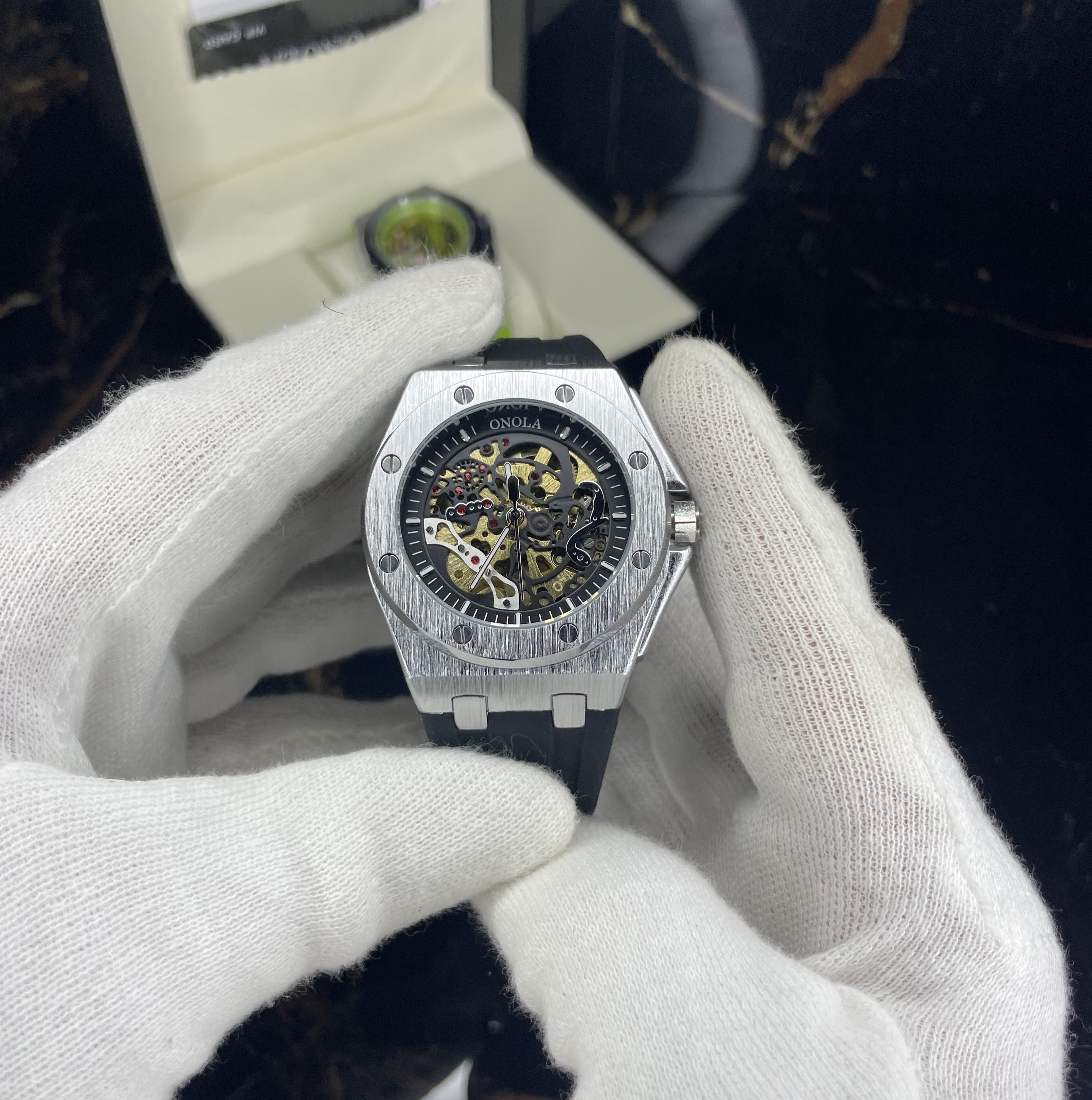 alpha(black silver)