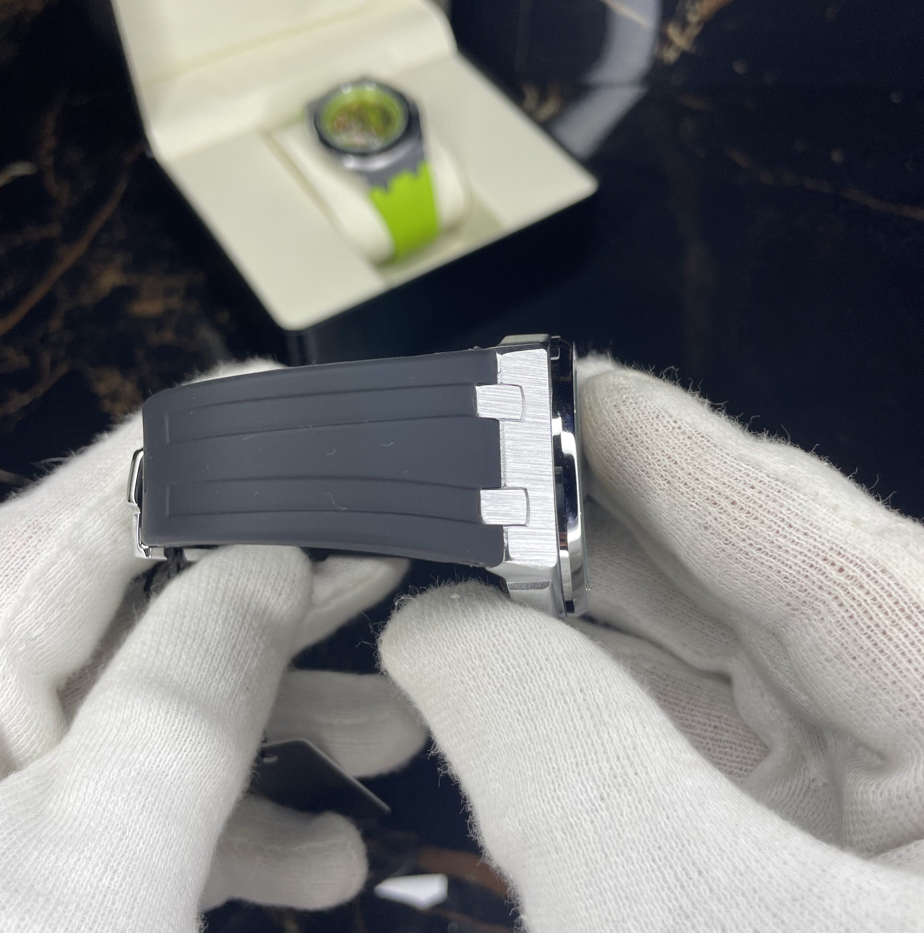 alpha(black silver)